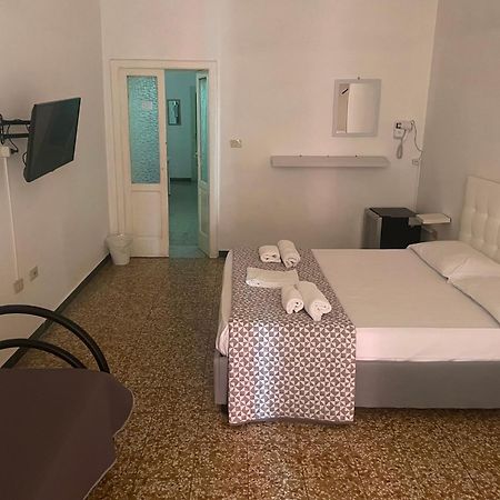 Dama Hostelbb Наполи Екстериор снимка