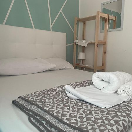 Dama Hostelbb Наполи Екстериор снимка