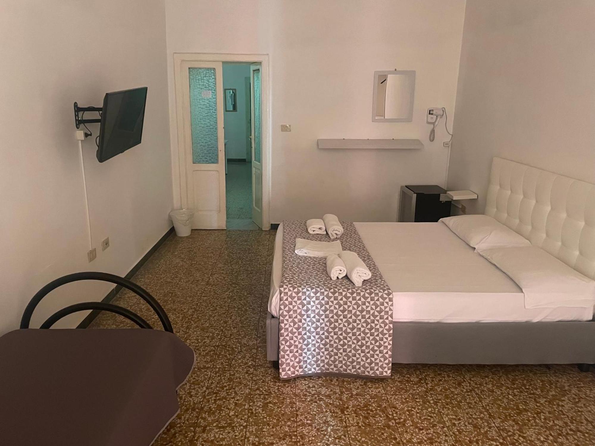 Dama Hostelbb Наполи Екстериор снимка