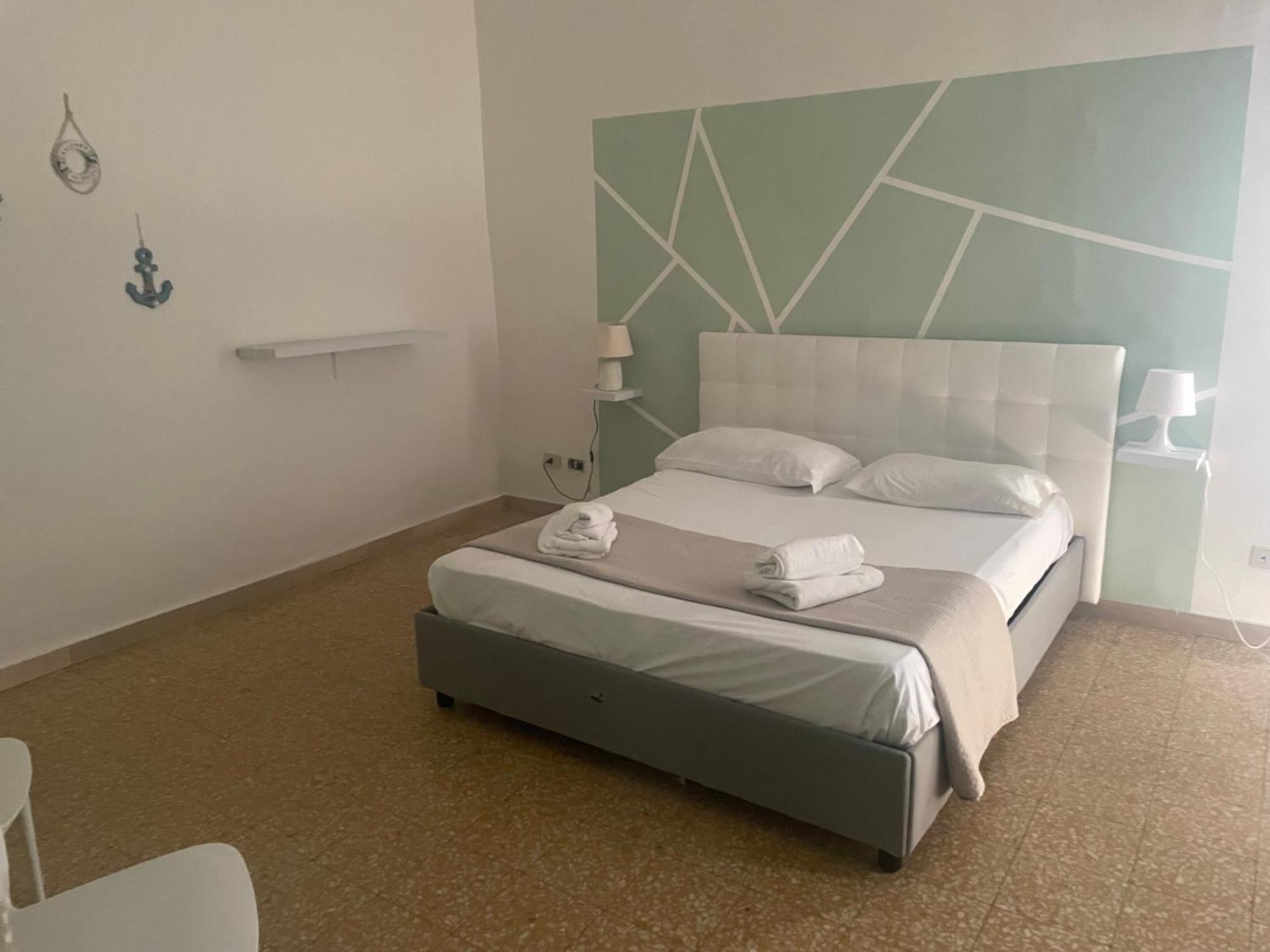Dama Hostelbb Наполи Екстериор снимка