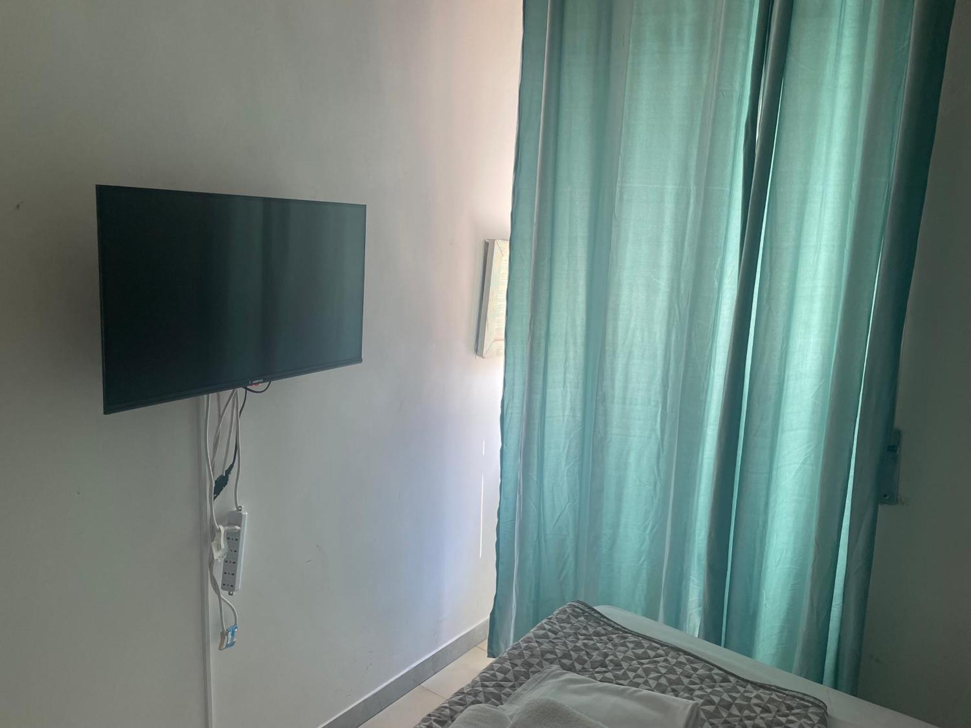 Dama Hostelbb Наполи Екстериор снимка